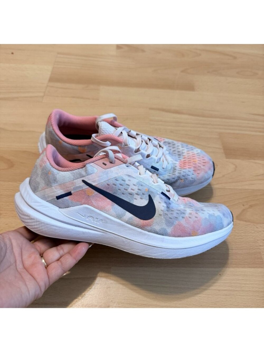 Nike Winflo 10 Premium Shoe Women Size 7.5 Floral Watercolor Running FB6940-600